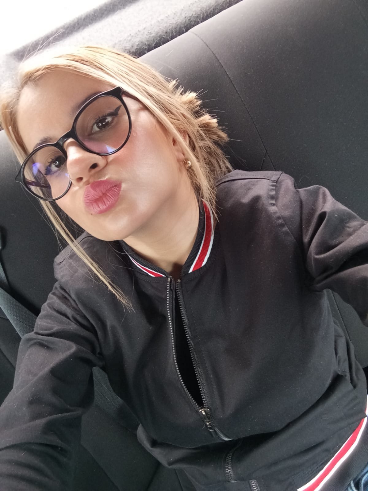 Isa, profesional de uñas y color